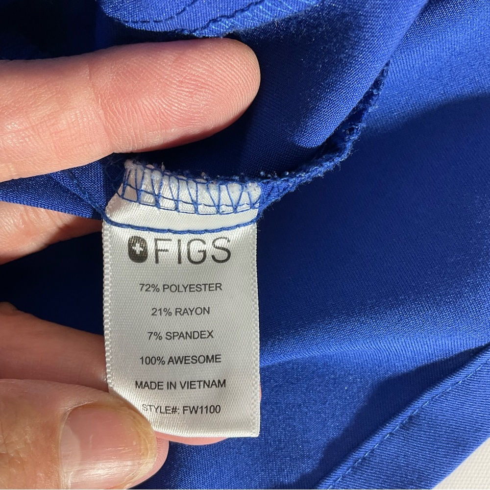 Figs Technical Collection Short Sleeve Pockets V-Neck Scrub Top Slit Sides Sz SM - Picture 8 of 13